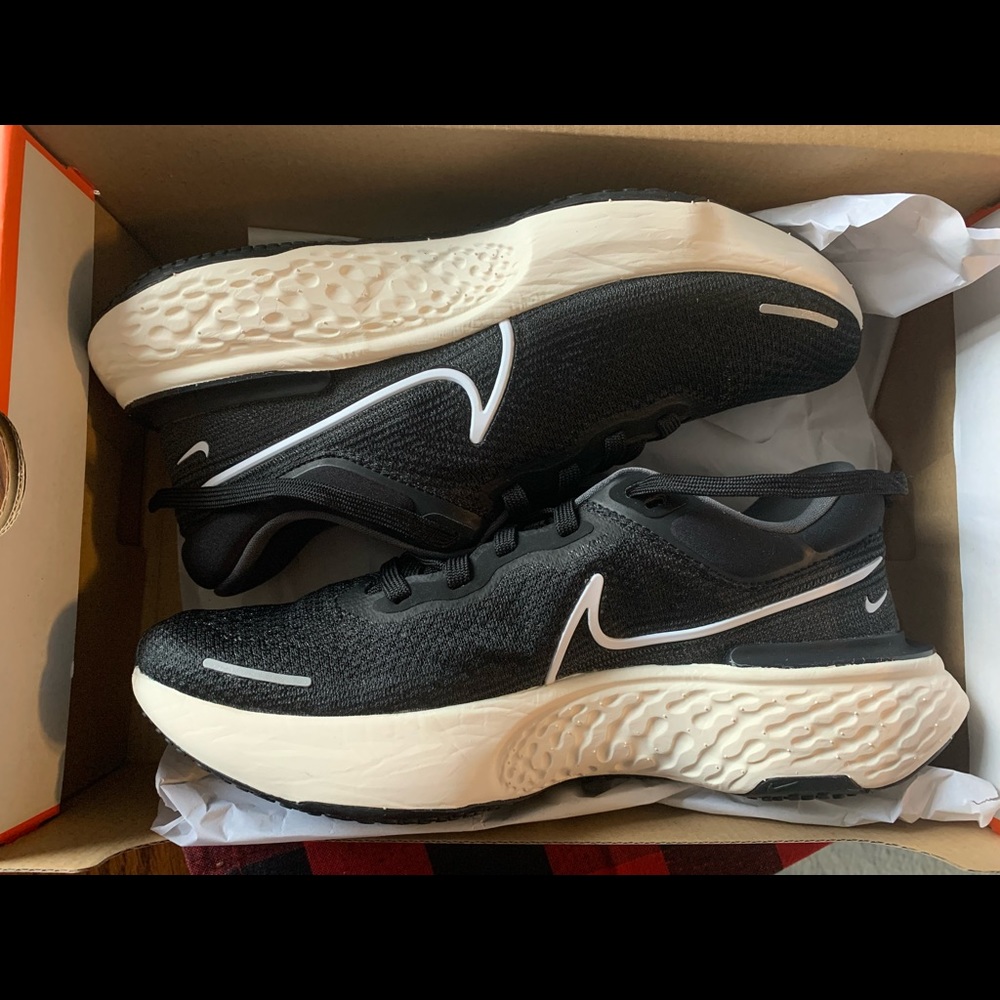 SOLD. NIKE ZOOMX INVINCIBLE RUN FLYKNIT SNEAKERS